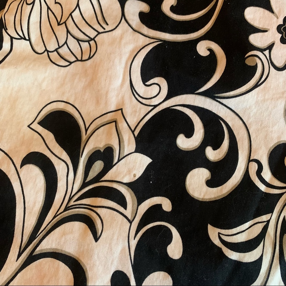 Black and white floral a line skirt sz 14 - Picture 5 of 6